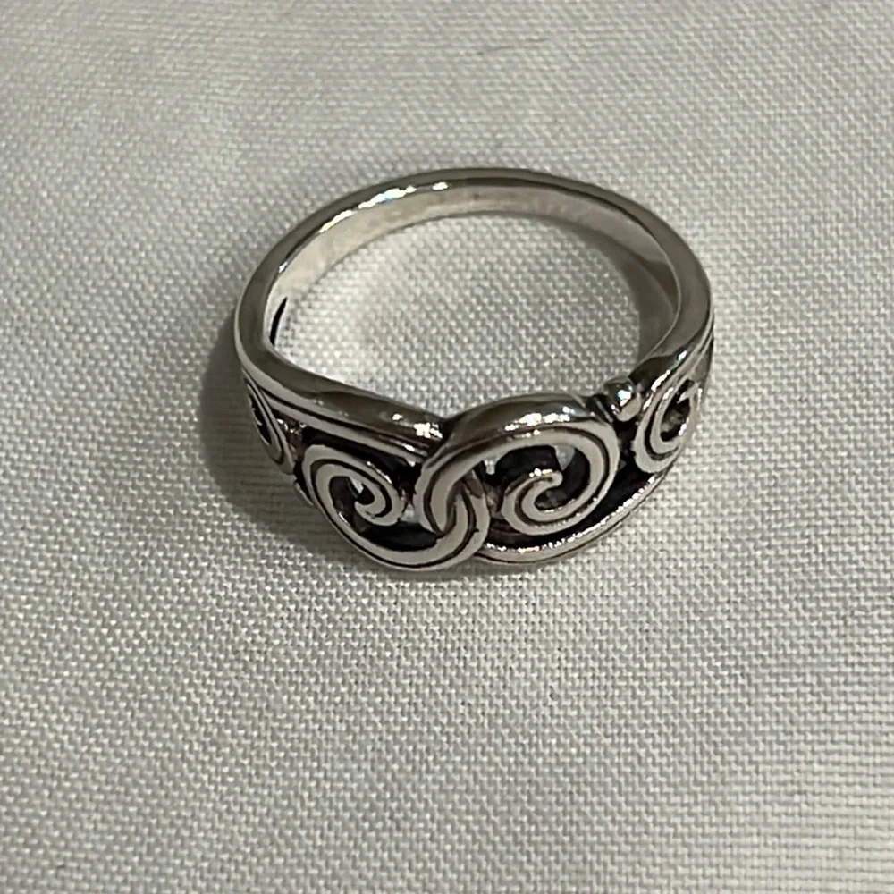James Avery Retired Swirl Gentle Waves Ring Size 7 Sterling Silver 925